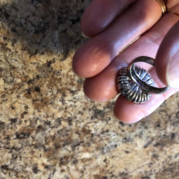 STERLING SILVER SKY BLUE TOPAZ STARBURST RING. - Picture 4 of 9